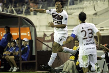 Camoranesi grita el gol con el alma