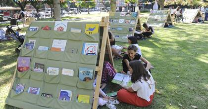 Campamentos literarios en plazas y jardines