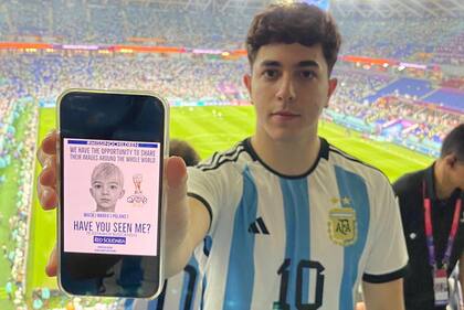 Bernardo mostró la imagen de Maciej Marek, un niño polaco desaparecido