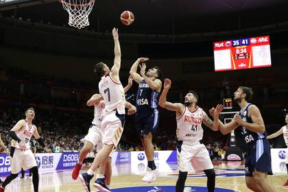 Campazzo, de 1,79m, fue determinante ante los grandotes de Rusia, con 21 puntos y 6 rebotes