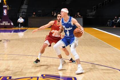 En el partido ante los Lakers fue cuando comenzó la preocupación de Facundo Campazzo por un dolor en su rodilla derecha