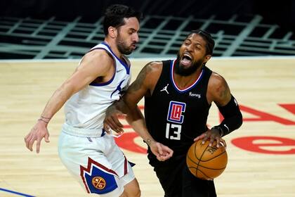 Campazzo se pega a Paul George, que se queja por el contacto; los rivales ya conocen bien la intensidad del cordobés