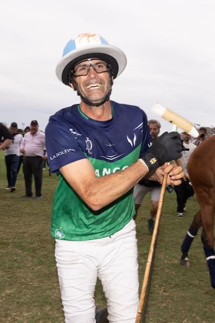 ¡Campéon! Adolfito Cambiaso llega eufórico al palenque tras ganar la Triple Corona