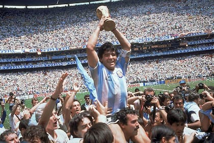 Diego levantó la Copa del Mundo en 1986