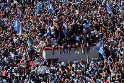 Desde temprano el Obelisco se fue llenando de gente