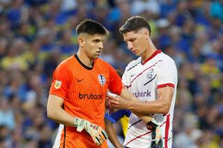 Romagnoli pasó de defender al arquero ("es el capitán y tiene apoyo") a reemplazarlo: la historia detrás del cambio