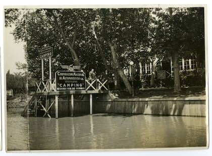 Camping de la Corporación Nacional de Automovilistas en el Delta, noviembre de 1933