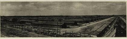 Campo de concentración de Auschwitz: vista de Birkenau / Sección B. Foto tomada por guardia o SS.