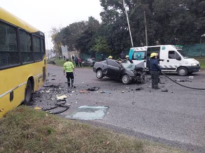Campo de Mayo | Un auto chocó contra un colectivo: murió el conductor del coche y hay varios heridos