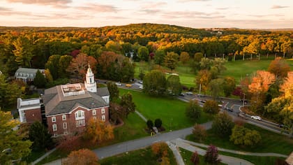 Campus de Babson College (FB babsoncollege)