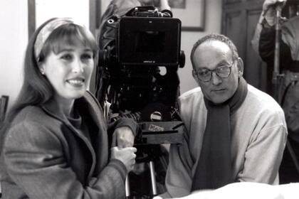 Camus junto a la actriz Verónica Forqué en el rodaje de Amor propio