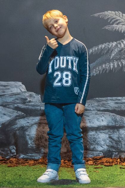 Canchero y
acostumbrado a los flashes,
Mirko posó solo.