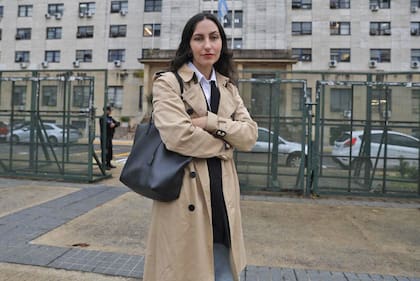 Candela Ini antes de declarar en el juicio Cuadernos