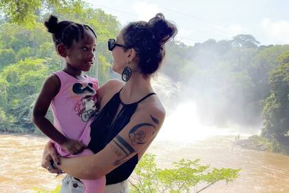 Candela trabaja con niños con autismo en un continente con el que sueña desde su adolescencia: África.