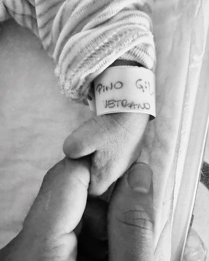 Candela Vetrano y Andrés Gil presentaron a su primer hijo en redes sociales (Foto: Instagram)