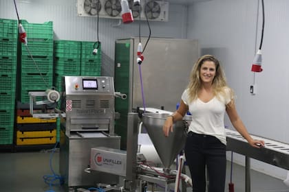 Candelaria Garzón en la fábrica