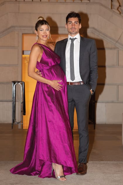 Candelaria Ruggeri (embarazada de ocho meses) y Nicolás Macari.
