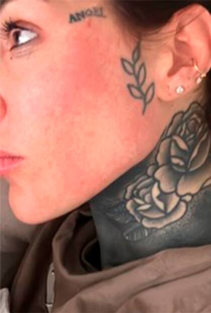 Candelaria Tinelli mostró su rostro totalmente brotado