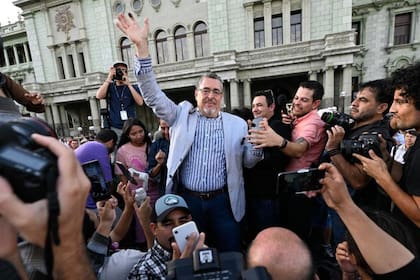Candidato de un partido que se define progresista, Bernardo Arévalo sorprendió en estas elecciones al pasar al balotaje contra Torres
