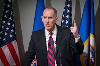 Candidato republicano renuncia a candidatura en Minnesota, critica política migratoria de Trump