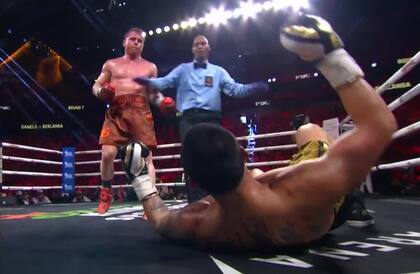 Canelo Álvarez venció por KO técnico a Berlanga