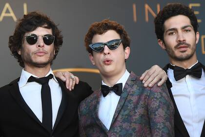 El director y guionista Luis Ortega junto al debutante Lorenzo Ferro y el Chino Darín, quien ya trabajó bajo sus órdenes en la miniserie Historia de un clan