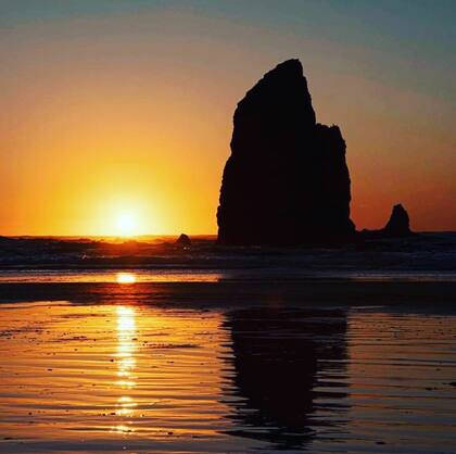 Cannon Beach cuenta con el Haystack Rock, una formación rocosa impresionante que se lleva miles de fotografías (Instagram/@univisionpdx)