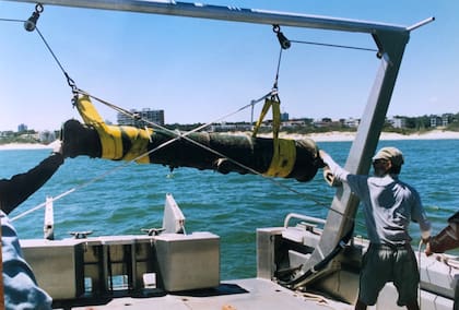 Cañón del Salvador recuperado a 350 metros de la costa, en la playa Mansa de Punta del Este
