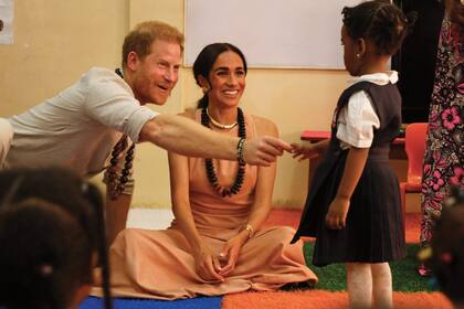 "¿Cantar y bailar es lo que más te gusta?”, preguntó Harry a una de las alumnas de preescolar de una escuela de Abuja.