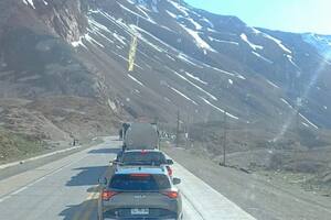 Caos de tránsito para cruzar hacia Mendoza