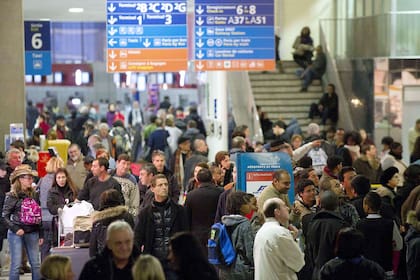 El video con agresiones y amenazas al niño judío tuvo lugar en espacio recreativo del Terminal 2B del aeropuerto Paris–Charles de Gaulle