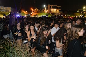 Caos en la entrada de Kophiphi.