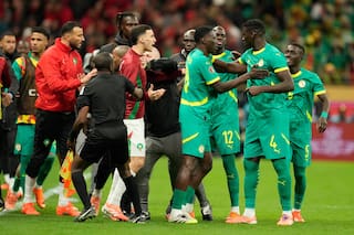 Caos en la final de la Copa Africana de Naciones tras protesta de Senegal por penal