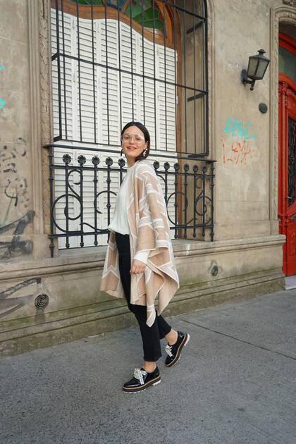 Capa> Sweet Sweater: Estate atenta Aros: Forever 21 Zapatos: Zara