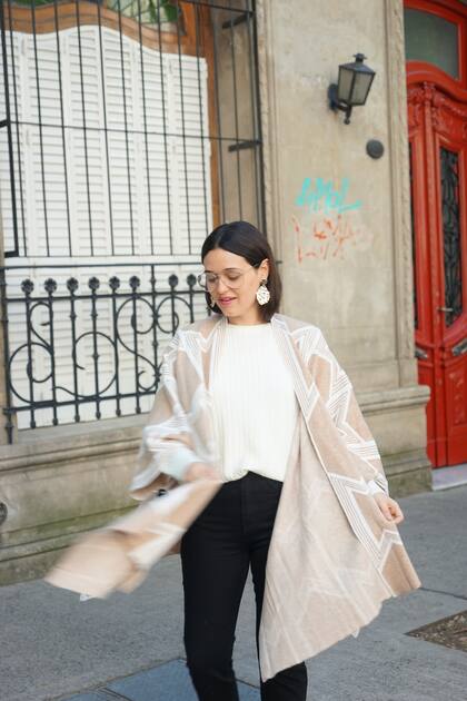 Capa> Sweet Sweater: Estate atenta Aros: Forever 21 Zapatos: Zara