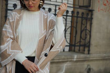 Capa> Sweet Sweater: Estate atenta Aros: Forever 21 Zapatos: Zara