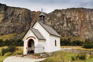 De los escaladores en El Chaltén a los altares de oro en Yavi, diez valiosos templos de todo el país
