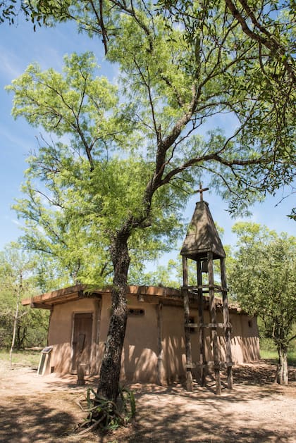 Capilla de Quimilia Paso, con campanario de madera.