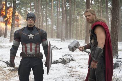 Capitán América (Chris Evans) y Thor (Chris Hemsworth)