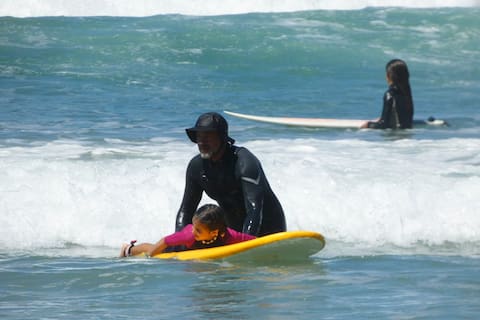 La historia detrás del Capitán David, una leyenda del surf en el sur de Brasil
