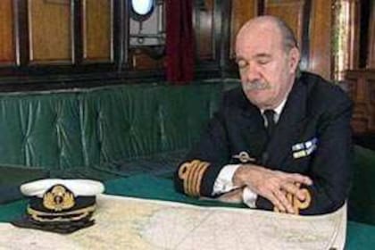 Capitán de navío Héctor Bonzo, comandante del crucero Belgrano, fue el último en abandonar la nave