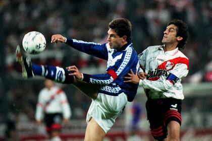 Capitán de Vélez, contra el River de scoli en los '90; “Cada semestre, ni los grandes equipos de Argentina pueden vislumbrar un proyecto”, critica Pellegrino