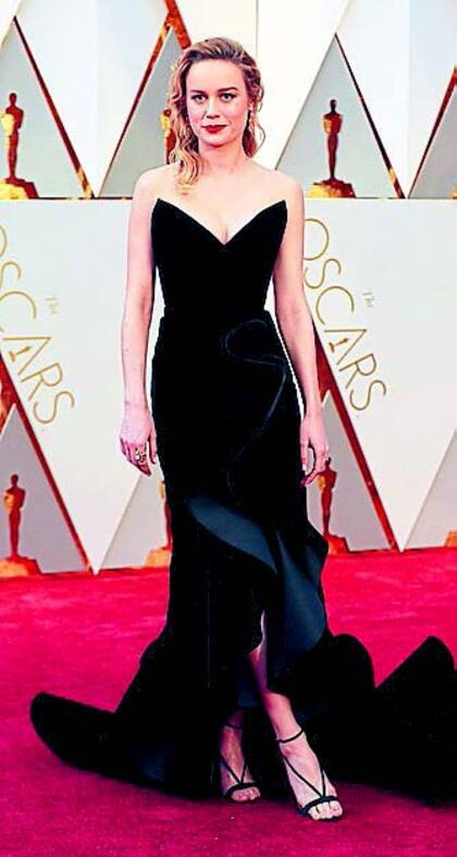 Capitana: Brie Larson lució 
un traje de Oscar de la Renta