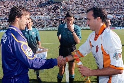 Capitanes..., y amigos: Gabriel Batistuta y Abel Balbo, símbolos de Fiorentina y de la Roma, dos hombres con pólvora en sus botines