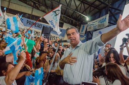 Capitanich, candidato a senador, en el cierre de campaña, en el Club Central Norte, en Resistencia