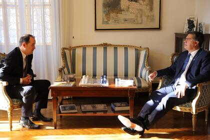Capitanich, con el embajador argentino en Italia, Roberto Carlés
