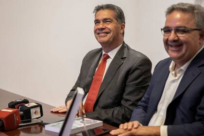 Capitanich presentó ayer su libro en Catamarca; lo acompañó Jalil.
