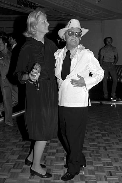 Capote y C.Z. Guest bailan en Studio 54 una noche de septiembre de 1978. 