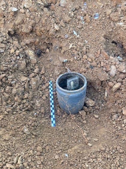 Cápsula del tiempo con la botella dentro