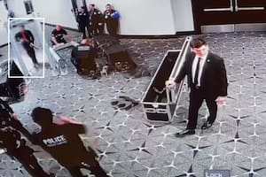 Las imágenes que capturan el momento exacto en que un agente abre fuego contra el hombre que quería atacar a Trump